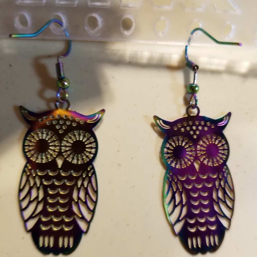 Filigree Big Eyes Owl Earrings - Picture 4 of 4